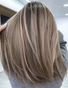 Rambut Brunette, Brunette Hair With Highlights, Gorgeous Hair Color, Dirty Blonde Hair, Brown Hair With Blonde Highlights, Ash Blonde Hair, Brown Hair Balayage, Dark Blonde Hair, Blonde Hair Inspiration