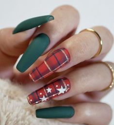 Dammam Saudi Arabia, Plaid Nail Designs, December Nails, Outfits Vintage, Plaid Nails, Winter Nails Acrylic, Christmas Nail Art Designs, Nails Christmas, Holiday Nail Art