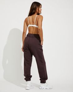 Here for the warm up and cool down. What’s got two pockets, no cord, and is soft as being wrapped in a duvet on a cloud? These all-stars. Cozy Activewear With Pockets For Lounging, Cozy Casual Activewear With Pockets, Comfy Activewear With Pockets For Lounging, Sportswear Activewear With Pockets For Lounging, Brown Relaxed Fit Sporty Activewear, Brown Sporty Activewear With Elastic Waistband, Comfy Activewear With Pockets, Sporty Brown Sweatpants For Winter, Brown Athleisure Activewear For Loungewear