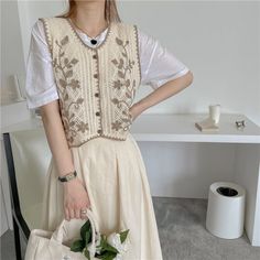 Casual Cotton Knitted Patterns, Casual Knitted Cotton Patterns, Casual White Patterns For Winter, Casual White Winter Patterns, Casual White Knitted Patterns, White Fitted Casual Patterns, Casual Fitted Patterns For Spring, Casual Cotton Patterns For Spring, Fitted Embroidered Beige Sweater