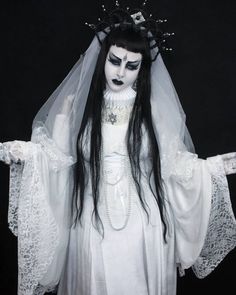 White Goth Outfit, White Goth Aesthetic, Goth Culture, Types Of Goth, Health Goth, White Goth