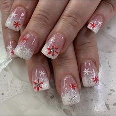 White Tip Winter Nails, French Tip Acrylic Nails Christmas, Christmas French Nails Design, Christmas Nail Art Designs Snowflakes, White Christmas Acrylic Nails, Vintage Christmas Nails, French Manicure Christmas Nails, Simple Winter Nail Ideas, Christmas Nail Ideas Holiday