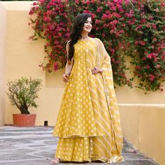 Wedding Outfits Indian, Cotton Tops Designs, Pink Chiffon Dress, Gold Suit, Comfortable Outfit, Kurta Designs Women, Stylish Party Dresses, Embroidery Designs Fashion, Stylish Sarees