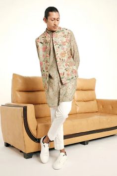 Shop for Project Bandi Green Malai Cotton Floral Print Bundi for Men Online at Aza Fashions Floral Menswear, Nehru Jackets, Western Wedding, Sleeveless Jacket, Wedding Service, Short Suit, Bride Bridal, Mandarin Collar, Festival Wear