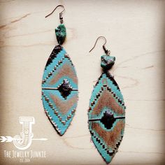 These genuine leather drop earrings are the perfect complement to your boho or Western-inspired style! Made with real leather, these handcrafted earrings have a stone detail that is truly unique. These handmade leather earrings are lightweight and flexible, so they are comfortable to wear. Looking for handcrafted artisan jewelry to add to your collection of boho accessories? You need these artisan earrings with a vintage steer head design! Although your leather drop earrings will look like the o Steer Head, Leather Hides, Country Style Outfits, Upcycled Leather, Turquoise Accents, Oval Earrings, Leather Cuts, Hair Accessories Gift, Artisan Earrings