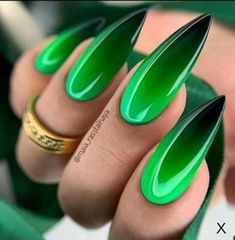 Green Halloween Nails Acrylic, Green And Black Nail Art, Summer Stiletto Nails Ideas, Wild Nail Art, Beach Nail Art, Swirl Nails, Neon Green Nails, Abstract Nail, Green Nail Art