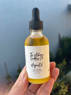 Made with love from a mother to you! Pure Moroccan Argan Oil --no added oils or essentials oils! 2oz of goodness! All items are consciously handmade by me in small batches, and contain lots of love and a little magic✨ * Vegan * Cruelty Free * Fragrance Free * Silicone Free * No Artificial Colors * No Artificial Chemicals * No Parabens * No Alcohol Just pure luxe quality.   To use: Apply oil 1-2 times daily to damp or dry hair or skin.  100% Pure, Organic, Virgin, Cold Pressed & Unrefined oils In Argan Hair Oil, Massage Oils Recipe, Different Types Of Acne, Massage Oils, Types Of Acne, Aging Face, Argan Oil Hair, Moroccan Argan Oil, Beauty Oil