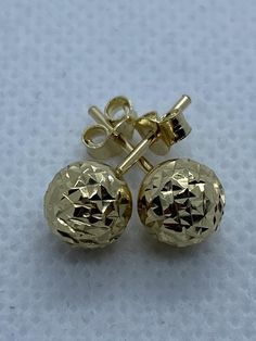 14k gold  diamond cut stud ball earring 1.16grPriced to sell! Compare our prices to other similar sellers!Arrives in a GIFT BOX and includes FREE SHIPPING within the USA and Canada.International shipping is available at the most economical rates on ETSY.I HAVE BEEN IN THE JEWELRY BUSINESS ALL MY LIFE. I am a second -generation family member making gold and jewelry. Please feel free to ask me any questions - Always happy to help!Fast Replies to messages!Superior Quality and Best Prices! Yellow Gold Round Bead Earrings As Gift, Yellow Gold Earrings With Round Beads As Gift, Diamond Cut Yellow Gold Earrings As Gift, 14k Yellow Gold Round Bead Earrings, 14k Yellow Gold Earrings With Round Beads, Gold Earrings With 14k Round Beads, 14k Gold Earrings With Round Beads, Fast Replies, 18k Gold Chain