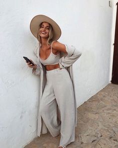 Trendy Outfits2023, Hibachi Date Outfit, Cute Boat Outfits Summer, Surfer Chic Style, Tia Lineker, Neutral Spring Outfit, Holiday Outfits Beach, Chique Outfits