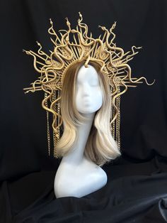 Medusa halo gorgon crown is ideal for photo shoot or Helloween or party.  Attention  Medusa crown are handmade using quality and a variety of materials: - metal headaband - rubber snakes - zip ties - metal filigree - glass rhinestones - the crown is painted with your chosen color - gold, silver, black, green, red, etc. Item is non-refundable. Before buying, read the rules of the store. The chain can be with large or small links. Processing time 1-10 days. Estimated Delivery time: * USA - 9-12 bu Medusa Crown Diy, Diy Medusa Headpiece, Medusa Accessories, Medusa Wig, Medusa Headdress, Medusa Crown, Snake Crown, Medusa Headpiece, Medusa Hair