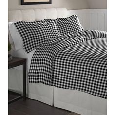 black and white checkered bedspread with matching pillow cases