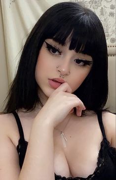 Makes De Egirl, Goth Egirl Makeup, Black Septum Piercing, Egirl Makeup Goth, Egirl Hairstyle, Egirl Selfie, E Girl Hairstyles, Egirl Hair, Y2k Egirl