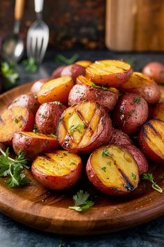 Grilled red potatoes garnished with parsley on a wooden plate. Romaine Lettuce Recipe, Grilled Red Potatoes, Red Potatoes Recipe, Shrimp Skewer Recipes, Strip Steak Recipe, Lettuce Recipes, Red Potato Recipes, Easy Grilling Recipes, Gold Potatoes