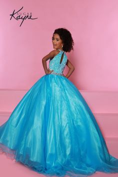 ✨ Make her dreams come true with the Johnathan Kayne C321 dress. This sleeveless organza masterpiece is a must-have for any special occasion. Whether it's a wedding, prom, or birthday party, this dress will make her feel like a true princess. The classic crew neckline and high neckline offer two elegant looks, while the A-Line cut and ball gown skirt create a timeless silhouette. The long train adds a touch of drama, making her the center of attention wherever she goes. With its durable zipper c Organza Overlay, Enchanting Dress, Mnm Couture, Jasz Couture, Plastic Dress, Gown Skirt, Girls Pageant Dresses