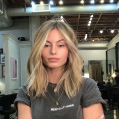 Gold Blonde, Ombré Hair, Short Wavy Hair, Short Hair Balayage, Long Bob Hairstyles, Short Wavy, Ombre Hair Color, Short Blonde Hair, Long Wigs