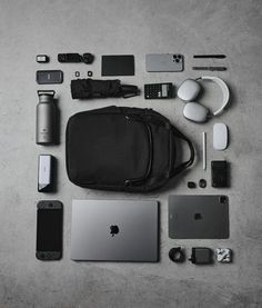 Tech Bag Essentials, Everyday Carry Essentials Men, Mochila Edc, Trading Setup, Men Essentials, Edc Essentials, Everyday Bag Essentials, Man Rules, Tech Organization