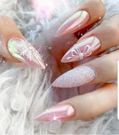 The latest nail style trend to hit Instagram is a creative way to celebrate the season. Users are uploading images of nails painted to look like the knit sweaters that are perfect for this time of the year. November Nails, Cute Christmas Nails, Christmas Nails Easy, Snowflake Nails, Christmas Nails Acrylic, Blue Nail, Festival Nails, Glam Nails, Xmas Nails