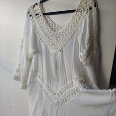 Hobo Chic Elegant Beach Tunic For Spring, Elegant Summer Tunic For Day Out, Elegant Tunic For Summer Day Out, Elegant White Summer Tunic, Elegant White Tunic For Summer, Elegant Summer Cotton Tunic, Elegant Short Sleeve Tunic For The Beach, Elegant White Beach Tunic, Elegant Short Sleeve Beach Tunic