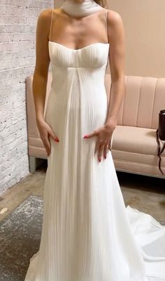 Wedding Dress Boho Chic Romantic, First Date Dinner Outfit, Parisian Fashion Style, Coastal Wedding Dress, Parisian Style Summer, Rehearsal Dinner Outfits, Do It Better, Dream Wedding Ideas Dresses, Parisian Fashion