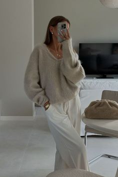 Cosy Outfit, Cooler Look, Cold Weather Outfits, White Pants, Elegant Outfit, Minimalist Outfit, Fashion Classy