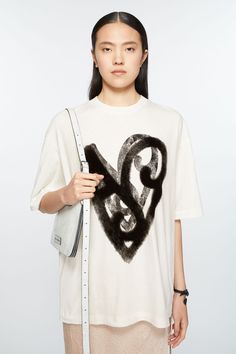 Oversized Heart Graphic T-shirt With Crew Neck, Oversized Heart Graphic Crew Neck T-shirt, Oversized Crew Neck T-shirt With Heart Graphic, Oversized Tops With Heart Graphic For Streetwear, Oversized Heart Graphic Top For Streetwear, Oversized Heart Graphic T-shirt For Streetwear, Logo Heart, Suit Jacket Dress, Denim T Shirt