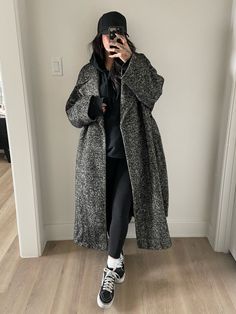 Plus Size Long Winter Jacket, Rainy Day Doc Martens Outfit, Nyc Plus Size Winter Outfits, Leggings Doc Martens Outfit, How To Style Black Hoodie, Sneaker Winter Outfit, All Black Shoes Outfit, Leather Sherpa Jacket Outfit, Fall Winter Outfits 2024