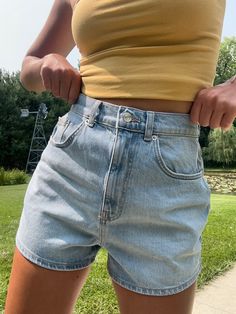 Blue denim Mom Jean Shorts Mom Shorts Outfit Summer, Mom Shorts Outfit, Laid Back Outfits, Denim Mom Shorts, Mom Jean Shorts, Summer Shorts Outfits, Mom Jeans Shorts, Gifting Ideas, Shorts Outfit