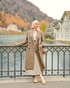 Hijab Winter Style, Office Hijab, Bajrangi Bhaijaan, Hijab Fits, Turkey Trip, New Hijab, Engagement Photo Outfits Fall, Muslimah Outfit, Outfits Hijab