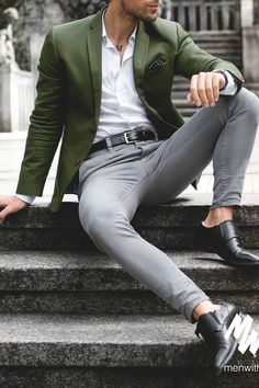 Green Suit Jacket, Mens Fashion Suits Formal, Classy Man, Blazer Verde, Herren Style, Mens Fashion Illustration, Mens Fashion Business Casual, Mens Fashion Editorial, Mens Fashion Casual Winter