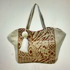 New!! Beautiful Woven Contrast Print Tote Bag In Off White & Rust. Large Tassel. Full Zip Closure Interior Has 2 Slip Pockets & A Zip Pocket. Handles Drop 11”.Handcrafted By Skilled Artisans. Bag Measures 25l X 15.5h X 7d Orange Straw Bag With Leather Handles For Vacation, Orange Pouch Bag For Vacation, Orange Satchel Bag For Vacation, Orange Satchel Bag For Summer, Orange Straw Bag With Leather Handles For Summer, Summer Orange Straw Bag With Leather Handles, Chic Orange Rectangular Hobo Bag, Orange Satchel Shoulder Bag For Vacation, Orange Woven Bags For Summer