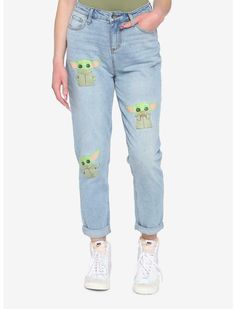 Star Wars The Mandalorian The Child Baby Yoda Womens Plus Size 15 Mom Jeans NEW new with tags her universe hot topic Take Grogu with you everywhere you go with these mom jeans. They feature printed chibi graphics of the Child on the front, and a printed frog on the back pocket. High rise, tapered leg and five-pocket construction. 97% cotton; 1% spandex; 2% other Wash cold; dry low blue green medium wash legs can be cuffed or uncuffed high rise high waist high waisted hi rise Disney Outfits Women, Character Inspired Outfits, Stitch Clothes, Her Universe, Star Wars The Mandalorian, Child Baby, Star Wars Yoda, Baymax, New Star Wars