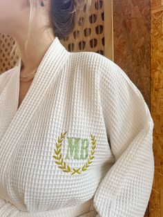 🌟 Special Touch Embroidered and Monogrammed Waffle Fabric Bathrobe  🌟 Combining comfort and elegance, this magnificent waffle fabric bathrobe is designed to make every moment you spend at home special. With its high-quality material, exquisite embroidery and customizable monogram option, this robe makes the perfect gift for anyone or an ideal option to pamper yourself.  🎁 Product Details: It is produced using premium quality waffle fabric and provides maximum comfort with its soft texture and Personalized Bathrobe, Custom Robes, Personalized Robe, Men's Robes, Bridal Robe, Waffle Fabric, Pamper Yourself, Bridal Robes, Pajama Robe