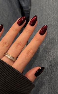 Christmas Color Nail Ideas, Wine Nails Short, Red Dark Nails, Red Wine Nails Design, Winter 2024 Nails, Gel X Nail Ideas, Dark Red Nail Designs, Fall Cat Eye Nails, Ora Nails