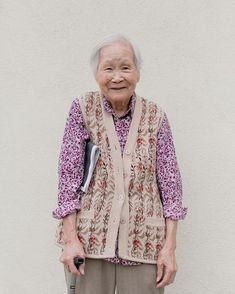 Old Lady Halloween, Old Lady Clothes, Grandma Dress, Grandma Clothes, People Poses