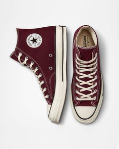 The Classic Chuck 70 gets a seasonal upgrade with premium vintage canvas materials and Dark Beetroot color from the Converse Archives. Legos Flowers, Dark Red Converse, Zapatillas All Star, Burgundy Converse, Spiderman Outfit, Christmas Lists, College Wardrobe, Play 4, Beet Root