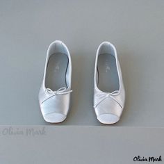 Olivia Mark - Ballet Flats in Vintage Style with Sheepskin, Square Toe and Butterfly Knot Soft Dance Shoes Single Shoes Ivory Bridal Shoes, Latin Dance Shoes, Crystal Heels, Butterfly Knot, Monochrome Fashion, Square Head, Ballet Flat Shoes, Heeled Ankle Boots, High Heel Sandals