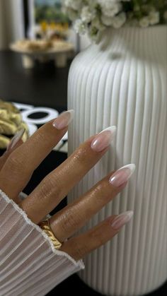 Almond Nails Clean Girl, Almond Clean Girl Nails, French Nail Almond Shape, Nail Design Inspo 2024, French Tip W Chrome, Soft Girl Nail Ideas, Clean Girl Summer Nails, France Tips Nails, Clean Girl Almond Nails