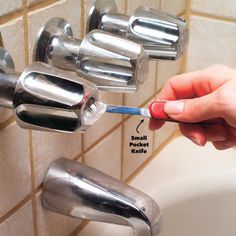 Don't put up with a bathtub faucet leaking, nor with the unsightly stains it often leaves behind. Learn how to fix it here. Bathtub Plumbing, Dripping Faucet, Drain Repair, Faucet Repair, Bathtub Drain, Plumbing Problems, Leak Repair, Diy Plumbing