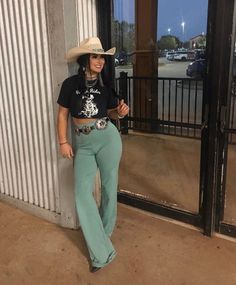 Rodeo Outfits For Black Women, Cute Rodeo Outfits, Outfits For Black Women, Western Chic Fashion, Country Chic Outfits, Nfr Outfits, Outfits Black Women, Outfits For Kids, Casual Country Outfits