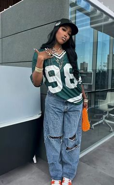 @youngmriii33 #outfits #streetstyle #fashion Rnb Outfit, Tom Girl, Street Style Outfits Casual, 90’s Outfits, Sports Outfits, Outfit Inspo Casual, Jersey Outfit, Heart Fashion, 90s Fashion Outfits