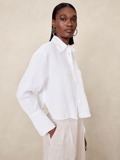 Long White Shirt, Cropped White Shirt, Turtleneck Under, Cropped Shirt, Shirt Blouses Tops, Denim Trends, Dress Shirts For Women, Poplin Shirt, White Shirts