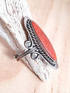 Long and Large Silver Ring with an Adjustable and Adjustable Ring in Semi Precious Stone Red Jasper Boho Folk Style, Handmade in Peru, Fair Trade Issue. Red Jasper is a fine and semi-precious gem of a superb brick red color dotted with small spots, stripes or even geometric figures. In lithotherapy, Red Jasper invigorates the mind, stimulates action and self-affirmation by exalting expressiveness. It is a stone of conviviality particularly recommended for gaining self-confidence. The ring is easily adjustable thanks to a sliding system. It adapts to all fingers. Made from German silver or alpaca steel, a high quality and durable material that is strong enough to be handled as many times as you want. The craftsman took care not to use nickel in the preparation of the steel, which was also m Adjustable Oval Red Ring, Adjustable Red Oval Ring, Vintage Adjustable Red Ruby Ring, Adjustable Vintage Ruby Ring, Handmade Adjustable Ruby Ring, Semi Precious Gems, Folk Fashion, German Silver, Red Jasper