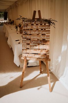 DIY wooden pallet 'Order Of The Day' wedding sign with lavender foliage Wedding Entrance Sign Diy, Diy Order Of The Day Wedding, Wedding Pallet Ideas, Pallet Wedding Ideas, Diy Wedding Signage, Top Diy Ideas, Pallet Wedding Signs, Order Of The Day Wedding, Wedding Entrance Sign