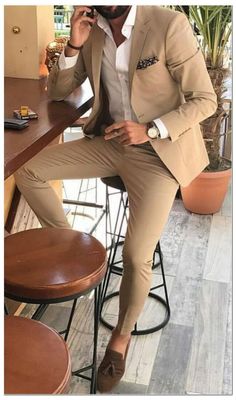 Men’s Gala Attire, Khaki Suit, Mens Casual Suits, Blazer Outfits Men, Tan Suit, Estilo Fitness, Formal Men Outfit, Beige Suits, Mens Fashion Blazer