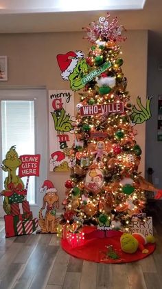 a christmas tree decorated with the grin's name and other holiday decorations is shown