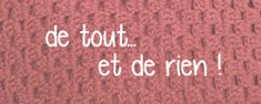 the words are written in white on a pink background with black and white writing that says, de tout et de rien