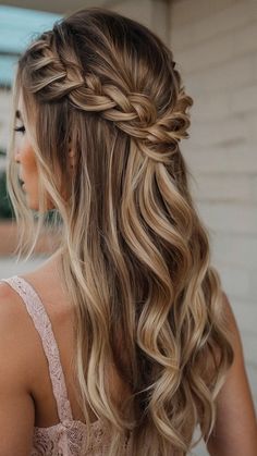 Discover summer hairstyles ideas for every hair length - long, medium, and short! From cute to quick and easy styles, find inspiration for simple, braided, fun looks that will elevate your summer hair game. Say goodbye to hair woes with these easy summer hairstyle ideas! Bridesmaid Braided Hairstyles, Bridesmaid Hair Inspo, Bridemaids Hairstyles, Bridesmaid Hair Makeup, Hoco Hairstyles, Braided Hairstyles For Teens, Pretty Braided Hairstyles, Teen Hairstyles, Hairstyles Ideas