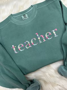 Seriously obsessed! The perfect sweatshirt and great for when the nights get colder ❤️  Please leave seller a note if you'd prefer a different sweatshirt color This listing does not include personalization on the collar, if you'd like the names on the collar please add this listing: https://www.etsy.com/listing/1075905739/names-on-collar-add-on Embroidered School Sweatshirt, Back To School Embroidery, Embroidered Teacher Gifts, Teacher Sweatshirt Ideas, Teacher Embroidery Designs, Embroidery Sweatshirt Ideas, Cute Teacher Outfits Elementary