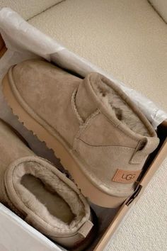 Ugg Mini Boots, Pretty Shoes Sneakers, Ugg Mini, Shoes Outfit Fashion, Cute Nike Shoes