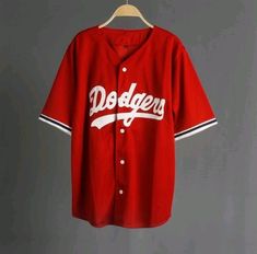 Baseball Jersey Outfit, Tee Shirt Fashion, Fashion D, Nfl Outfits, Street Fashion Men Streetwear, Jersey Outfit, Urban Street Style, Cool Outfits For Men, Latest T Shirt